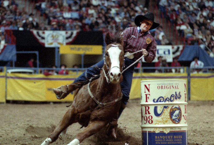 Kristie Peterson riding horse Bozo at the WNFR