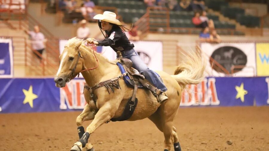 McKenzie Morgan running home at the NBHA World Championships