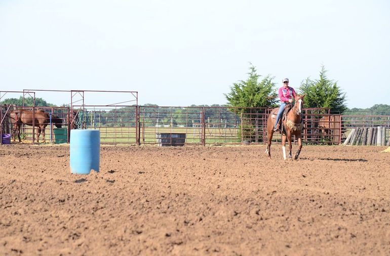 Kelsey Lutjen working a horse with alley issues