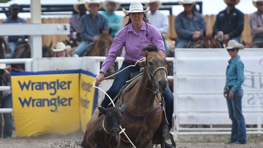 Taryn Sippel Cheyenne Frontier Days breakaway roping
