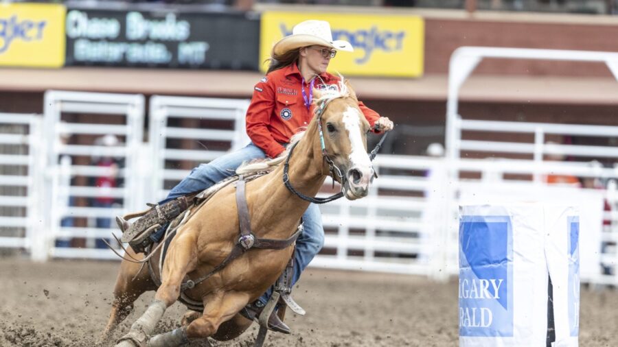 Ivy Conrado and KN Fabs Gift Of Fame turning barrel at Calgary