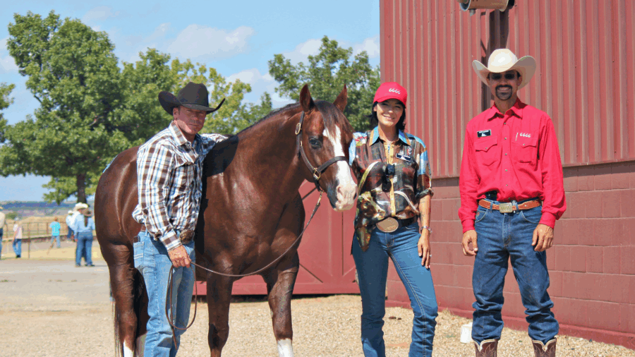 Taylor and Nicole Sheridan standing with Sixes Smart Cat gelding