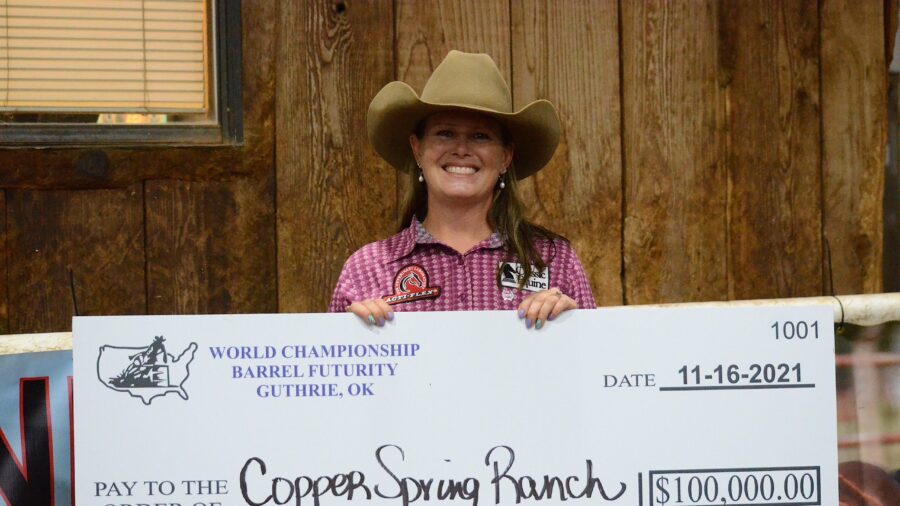 Leslie Willis holding a big check