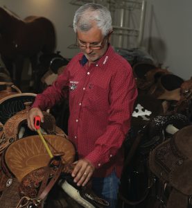 saddle maker measuring saddle