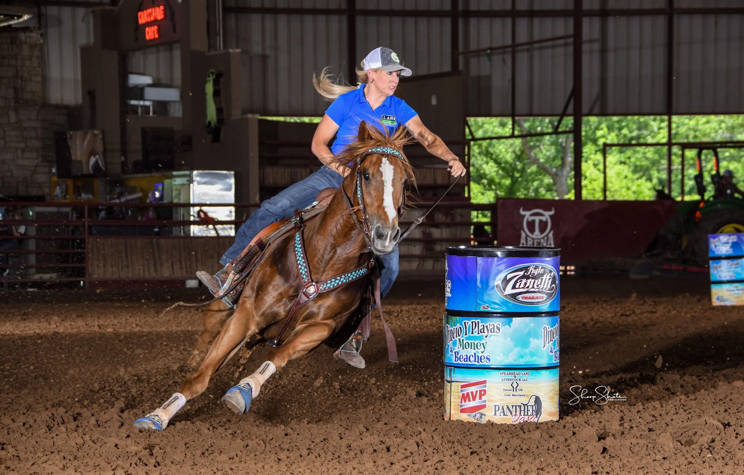 Mindy Holloway turns a barrel