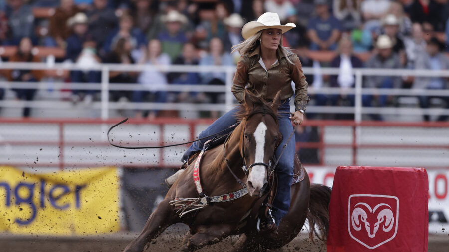 Bayleigh Choate turns barrel on horse