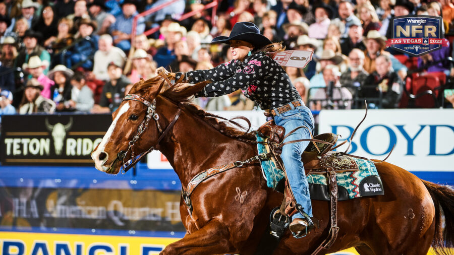 barrel racer running
