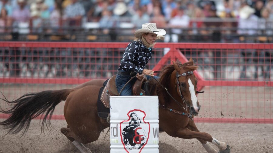 Sue Smith turns first barrel at Cheyenne