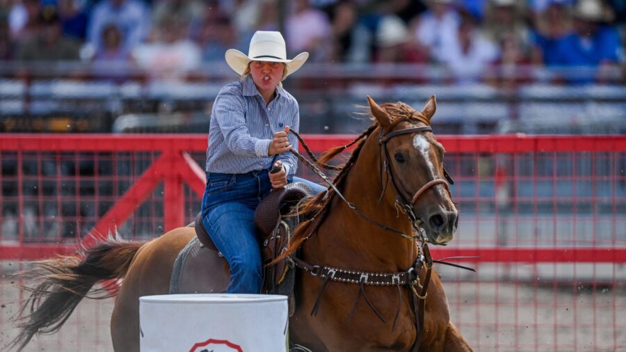 Taycie Matthews turns first barrel at Cheyenne Frontier Days