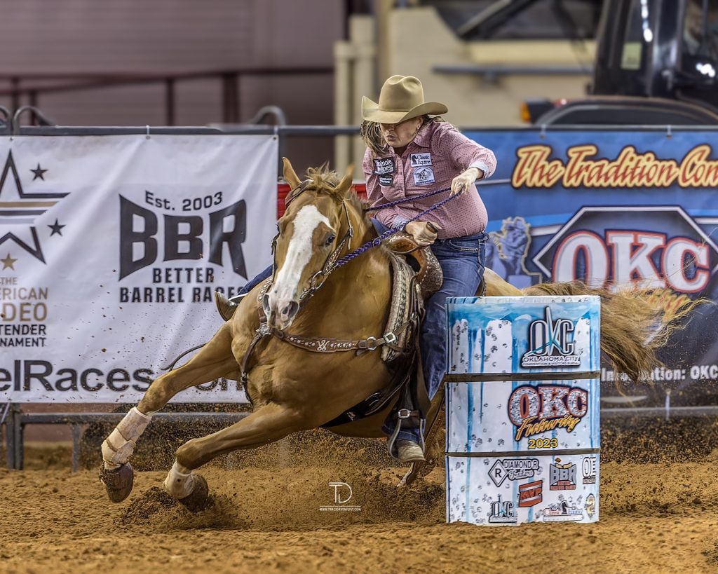 Leslie Willis turns third barrel at OKC Futurity