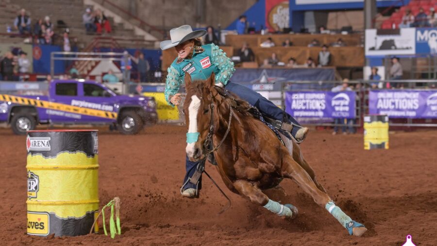Julie Plourde barrel racing