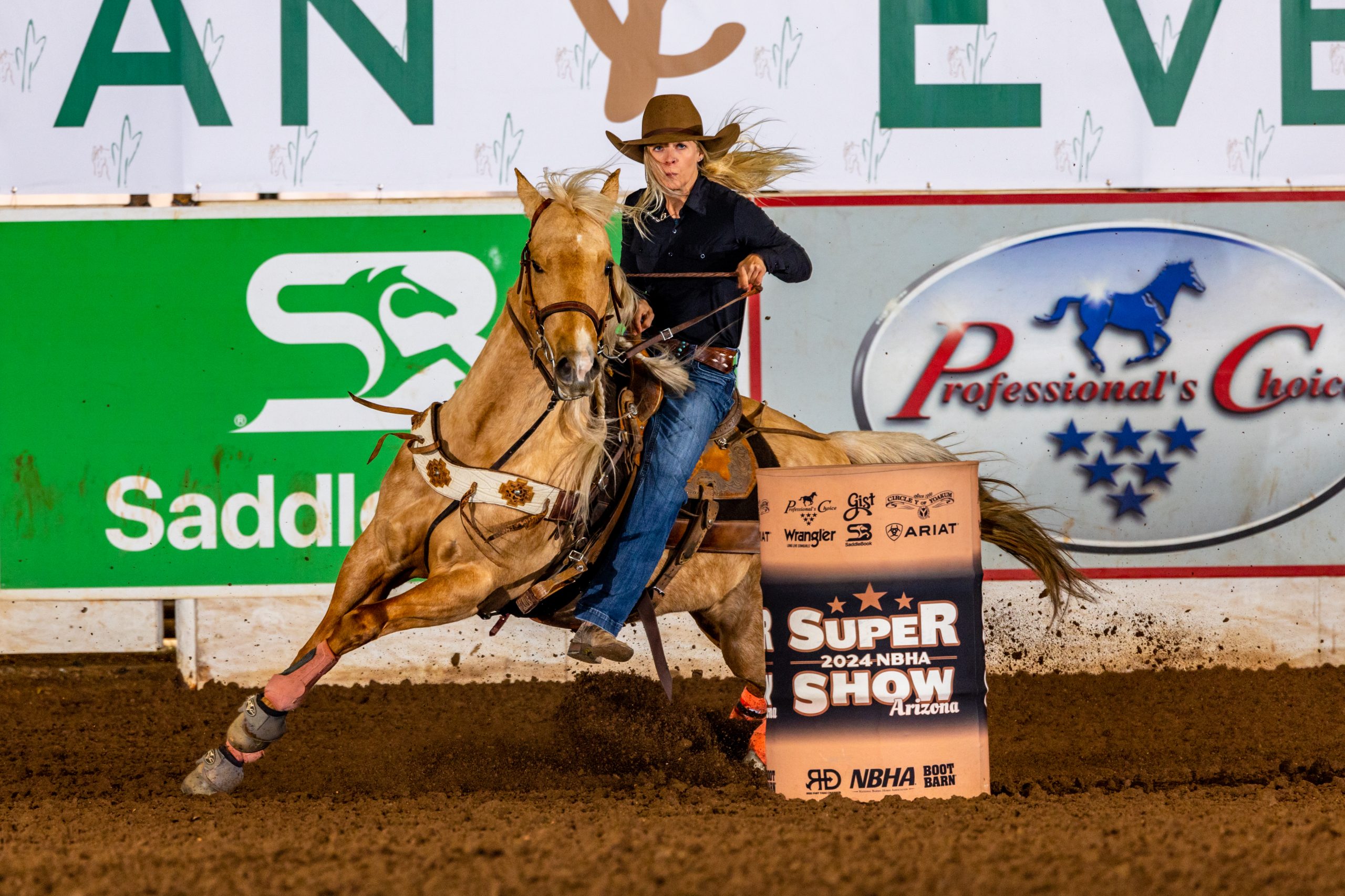 barrel racing palomino horse