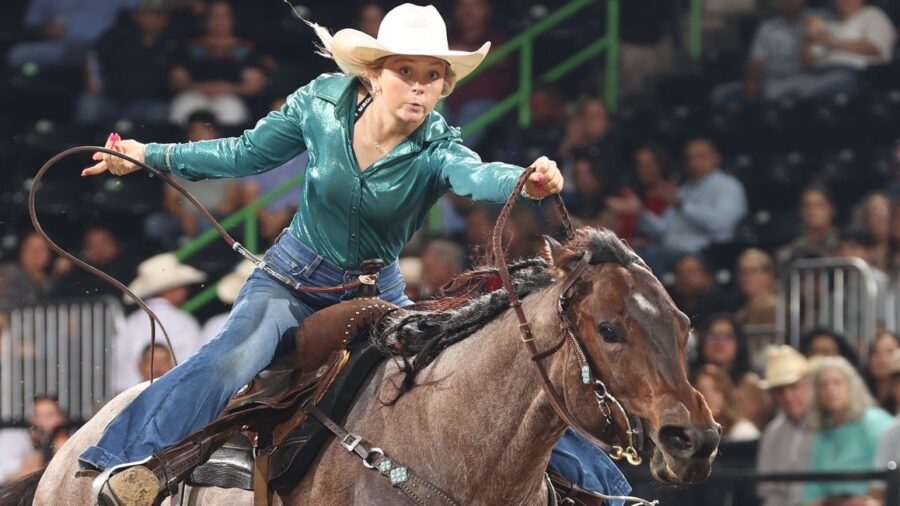 barrel racing Natalie Ohrt running home