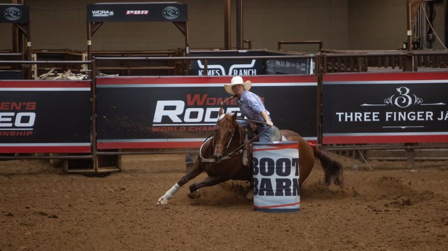 barrel racer turning third barrel